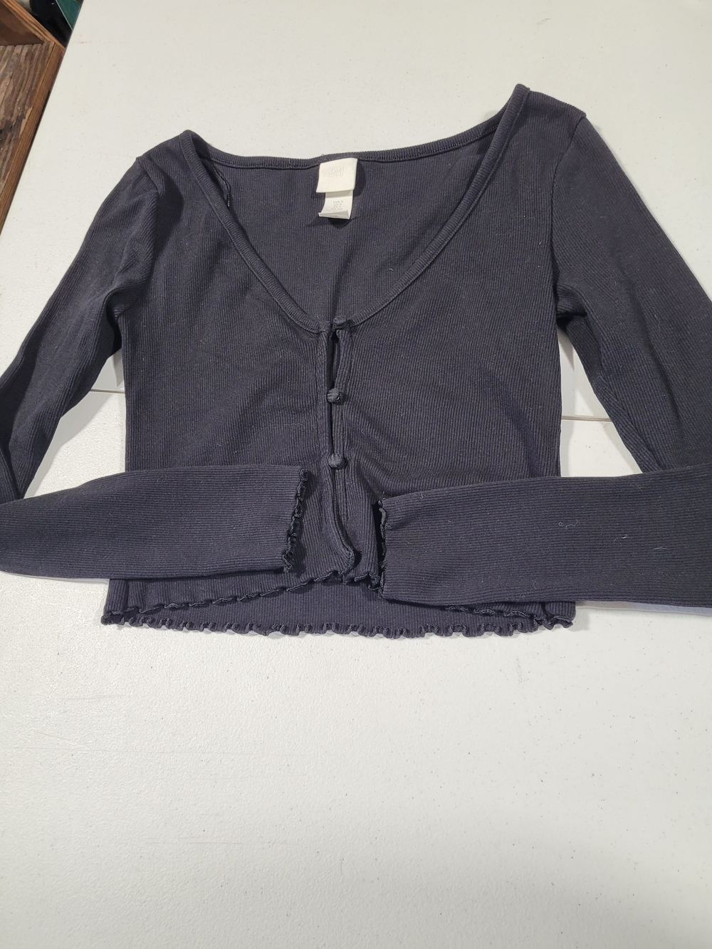 H&M Dark Gray Ribbed Button-Front Long Sleeve Crop Top